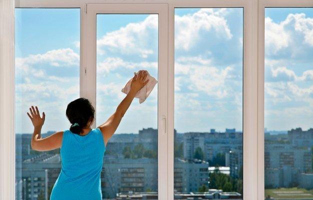Как ухаживать за пластиковыми и деревянными окнами