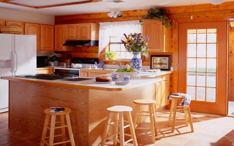 Интерьер деревянной кухни: классика, кантри, винтаж