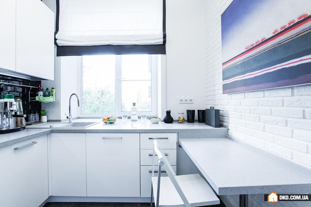 Скандинавська мініатюра: біла кухня на 7 квадратах