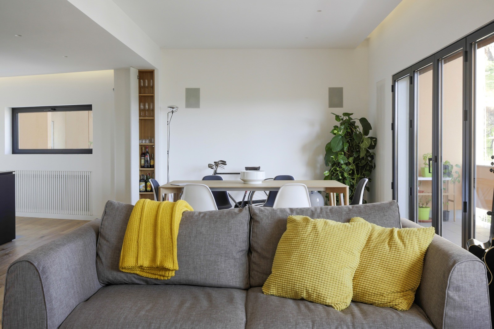Продуманный минимализм интерьера дома в Палермо