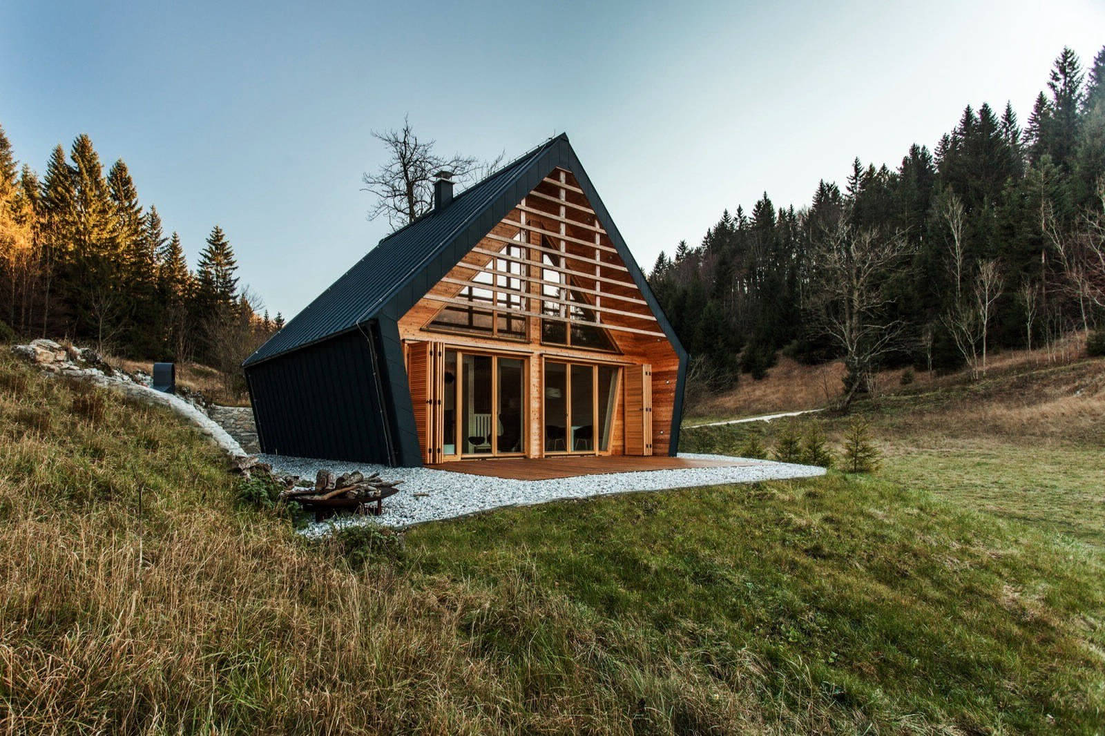 Лаконичный деревянный дом в Словении