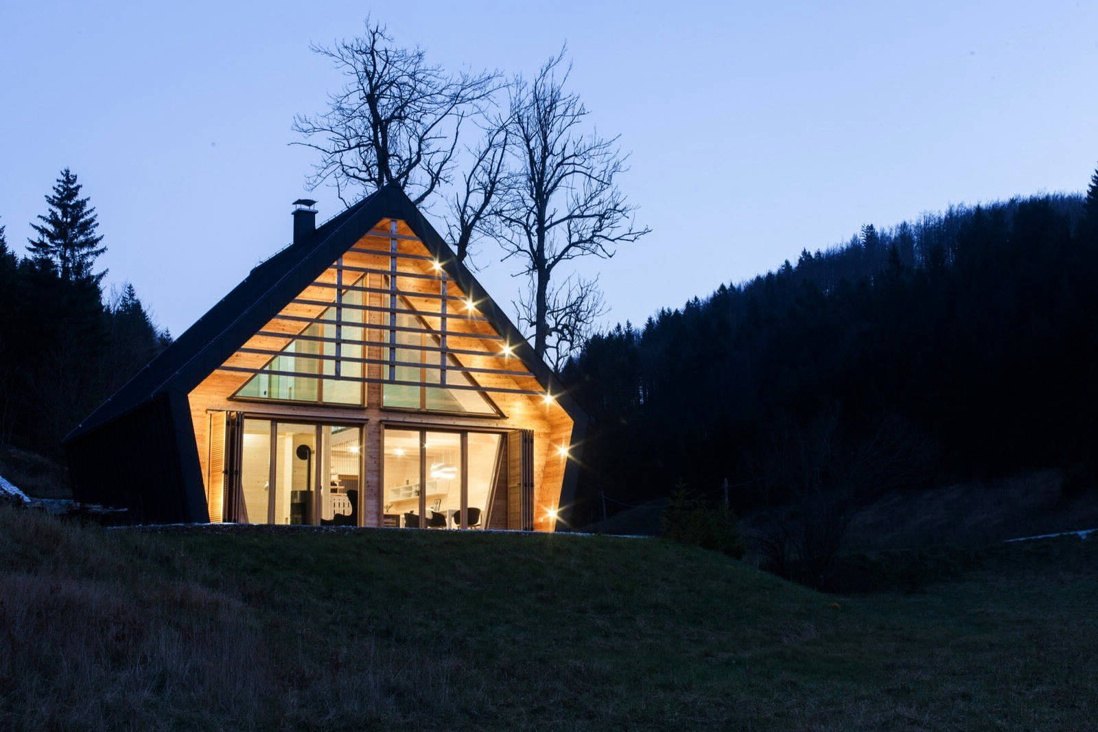 Лаконичный деревянный дом в Словении