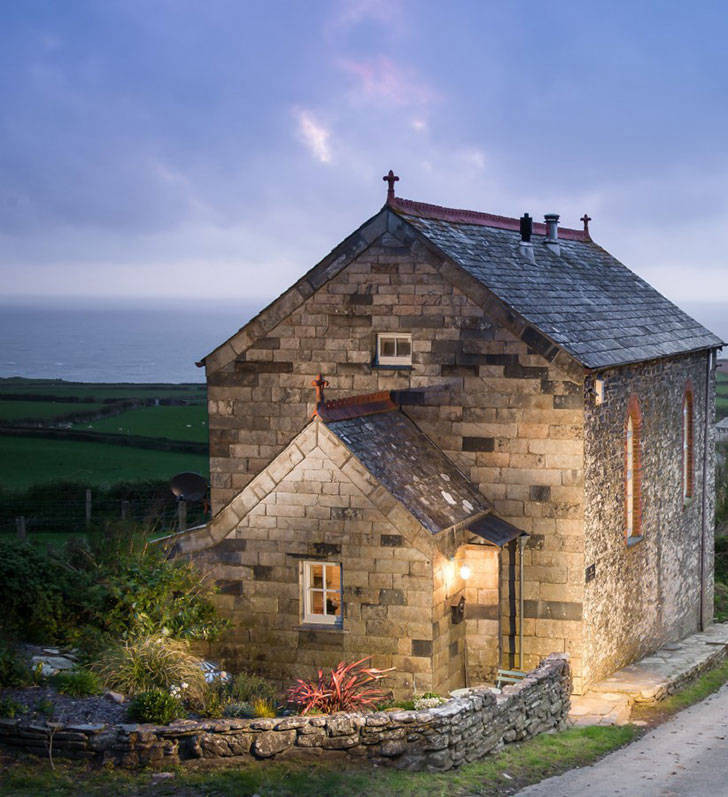 Потрясающий дом на месте старой часовни у моря в Англии