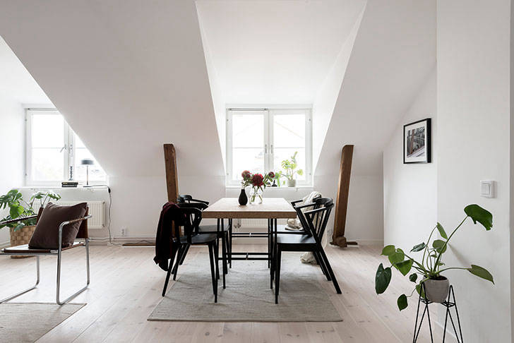 Небольшая квартира под крышей в Стокгольме (50 кв. м)