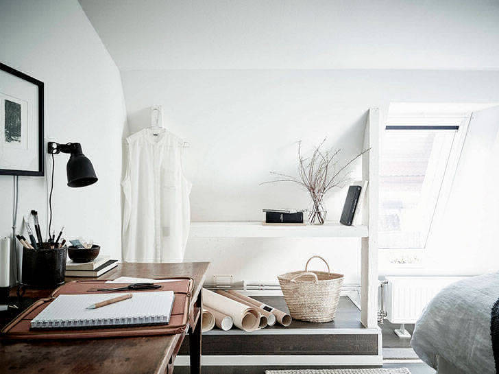Черно-белая мансардная квартира в Швеции