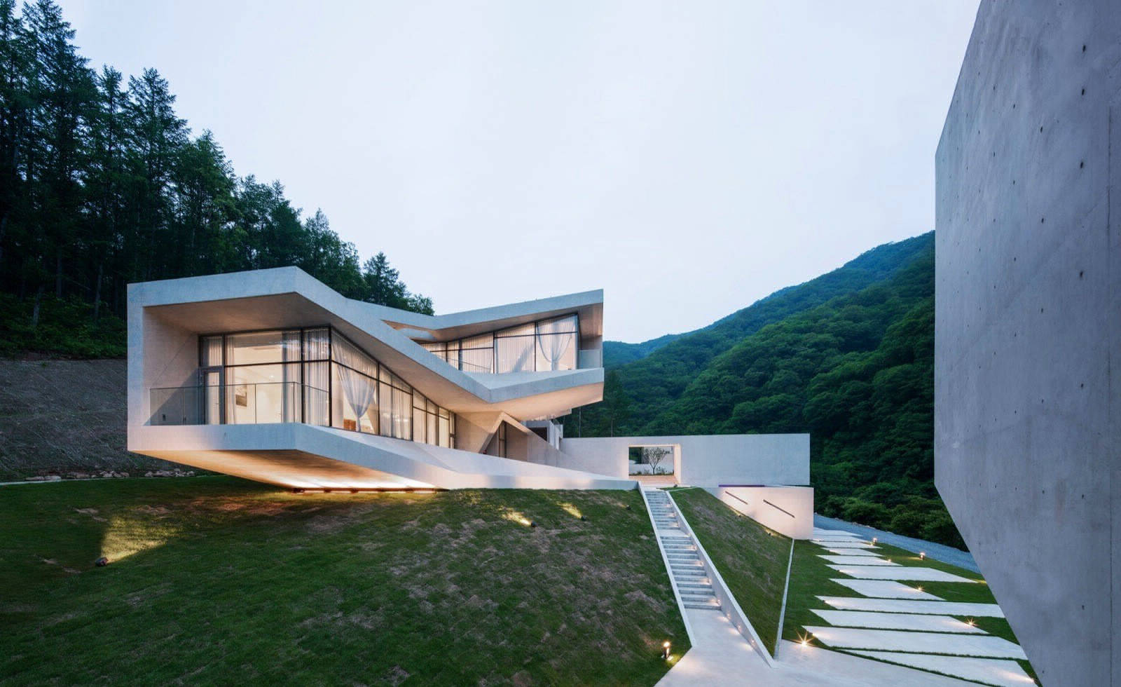 Гармония с природой в проекте резиденции в Южной Корее
