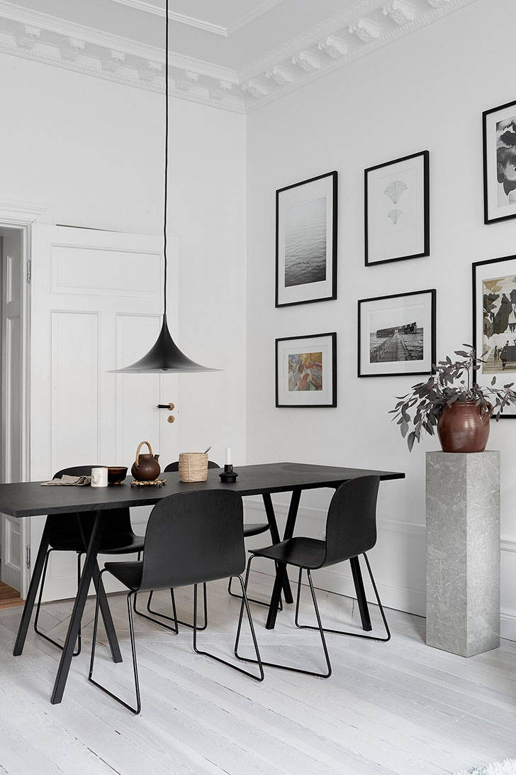 Строгие линии и лаконичный дизайн: небольшая белая квартира в Стокгольме