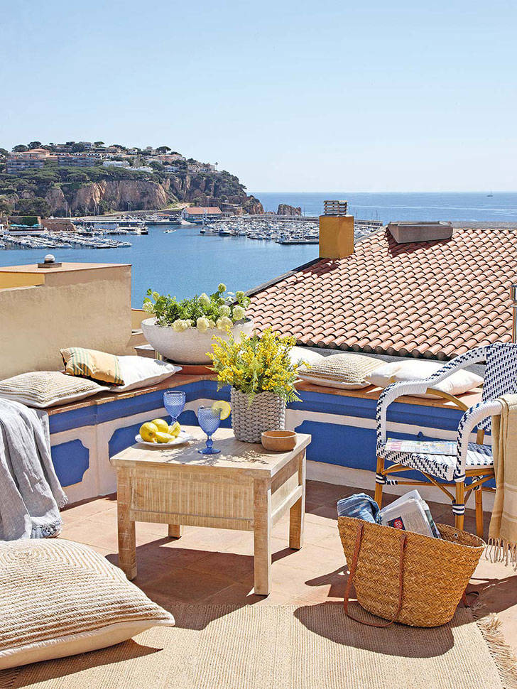 Солнечный дом с видом на море в Испании