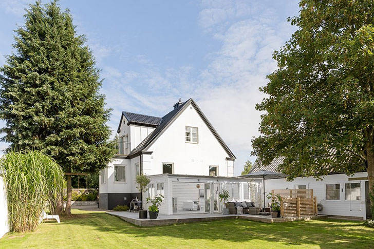 Прекрасный современный загородный дом в Швеции (172 кв. м)