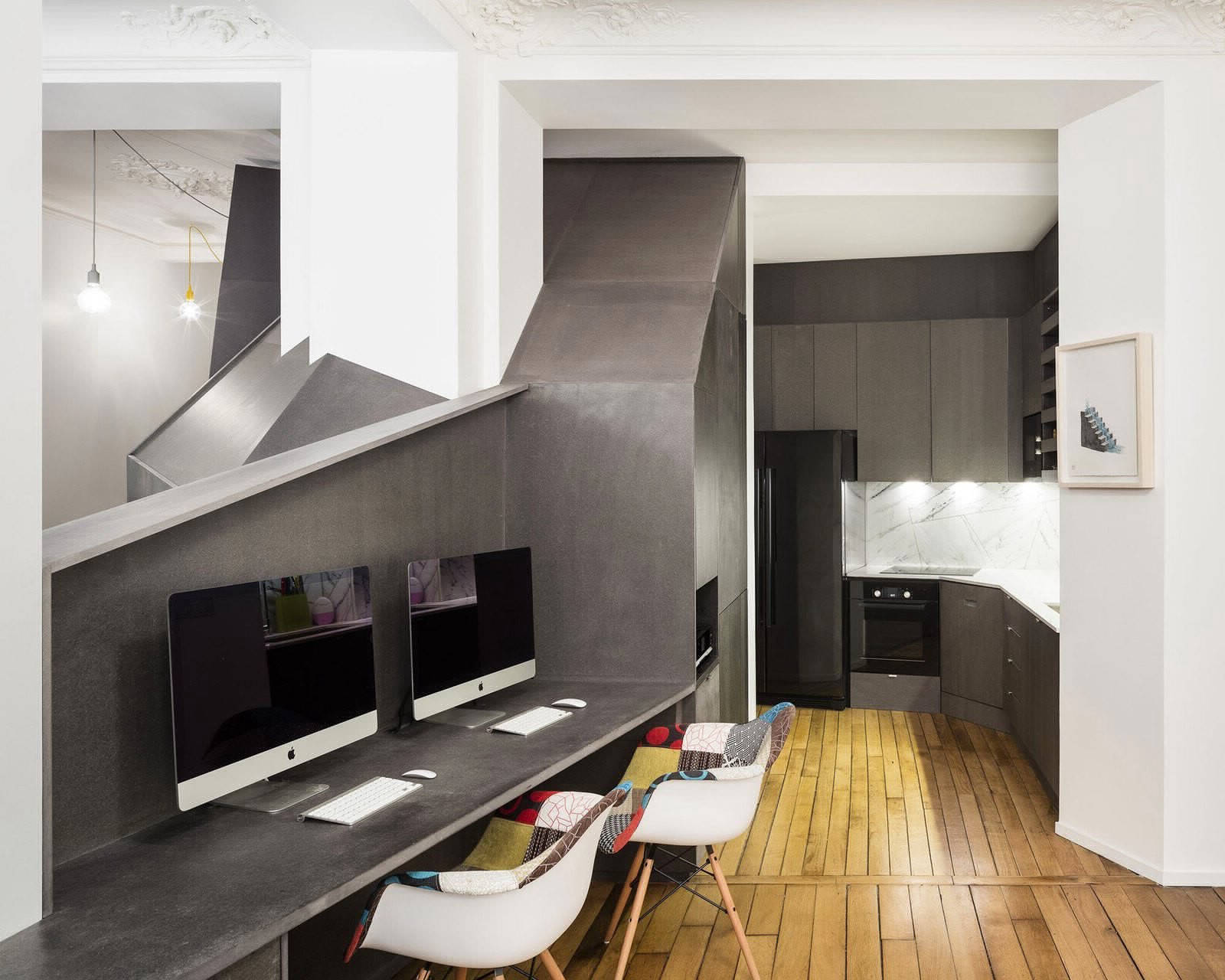 Парижская квартира с геометрическим оформлением пространства