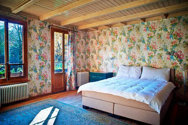 Forêt et montagnes : un chalet original dans les Alpes suisses - Gallery image 13