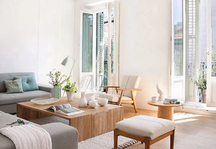 Білі стіни та світле дерево в інтер'єрі квартири в Іспанії - Gallery image 1