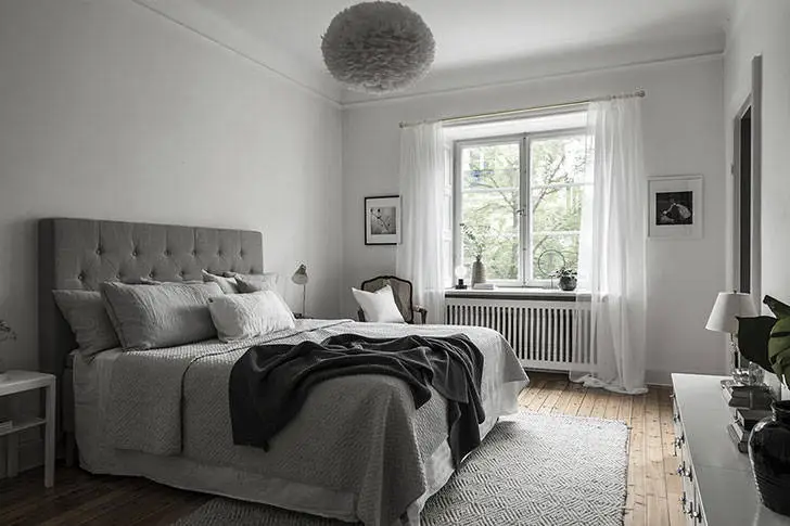 Відтінки сірого в атмосферному інтер'єрі квартири - Gallery image 9