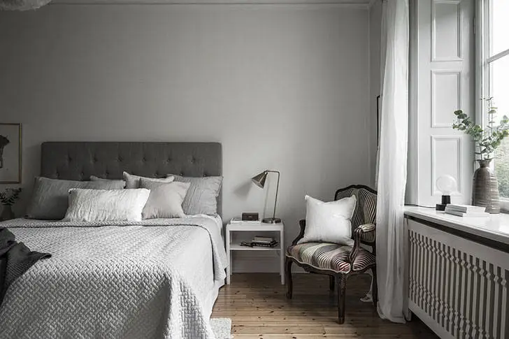 Відтінки сірого в атмосферному інтер'єрі квартири - Gallery image 7