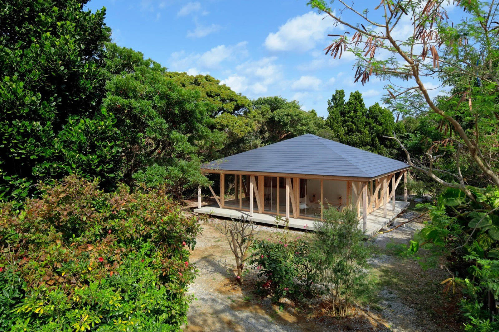 Уютный дом в посёлке японской префектуры Окинава