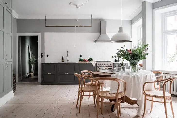 Симфонія сірого: монochrome квартира в Швеції - Gallery image 0