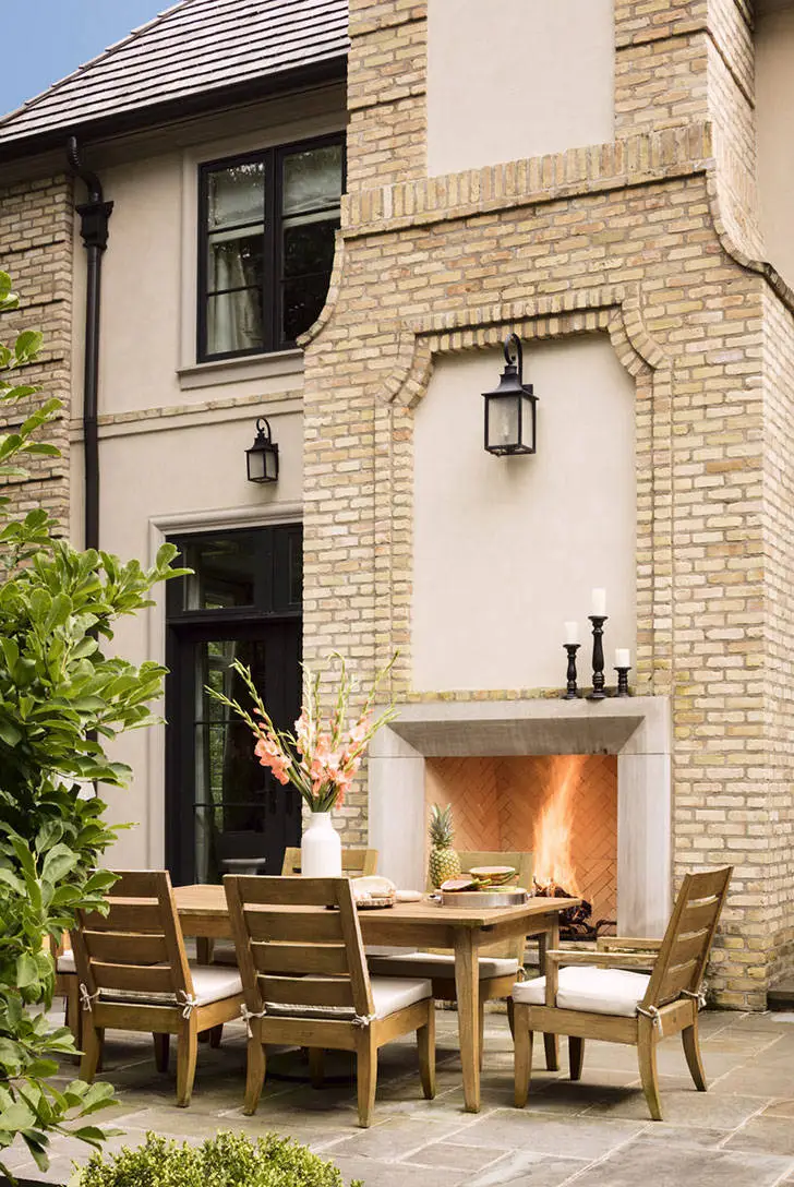 Дизайн поза часами для затишного будинку в селі - Gallery image 0