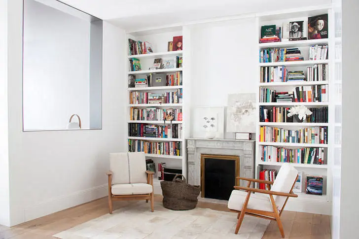 Білі стіни та світле дерево в інтер'єрі квартири в Іспанії - Gallery image 11