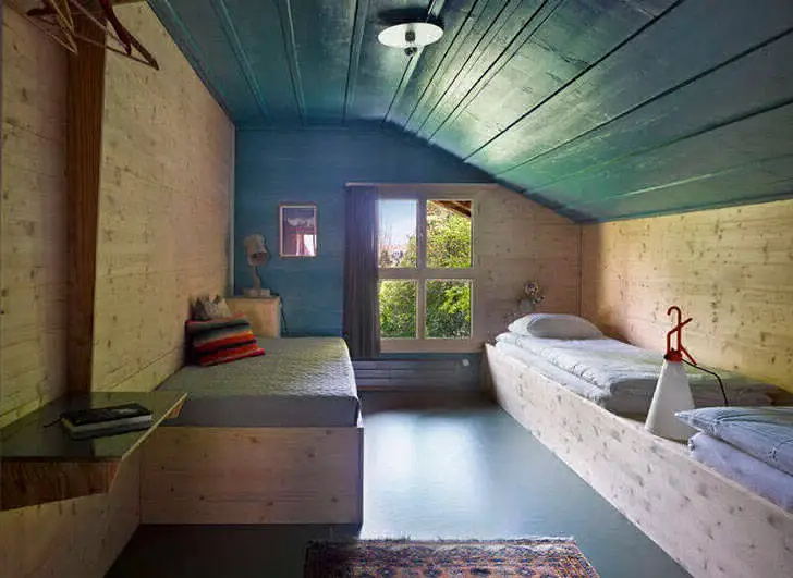 Forêt et montagnes : un chalet original dans les Alpes suisses - Gallery image 17