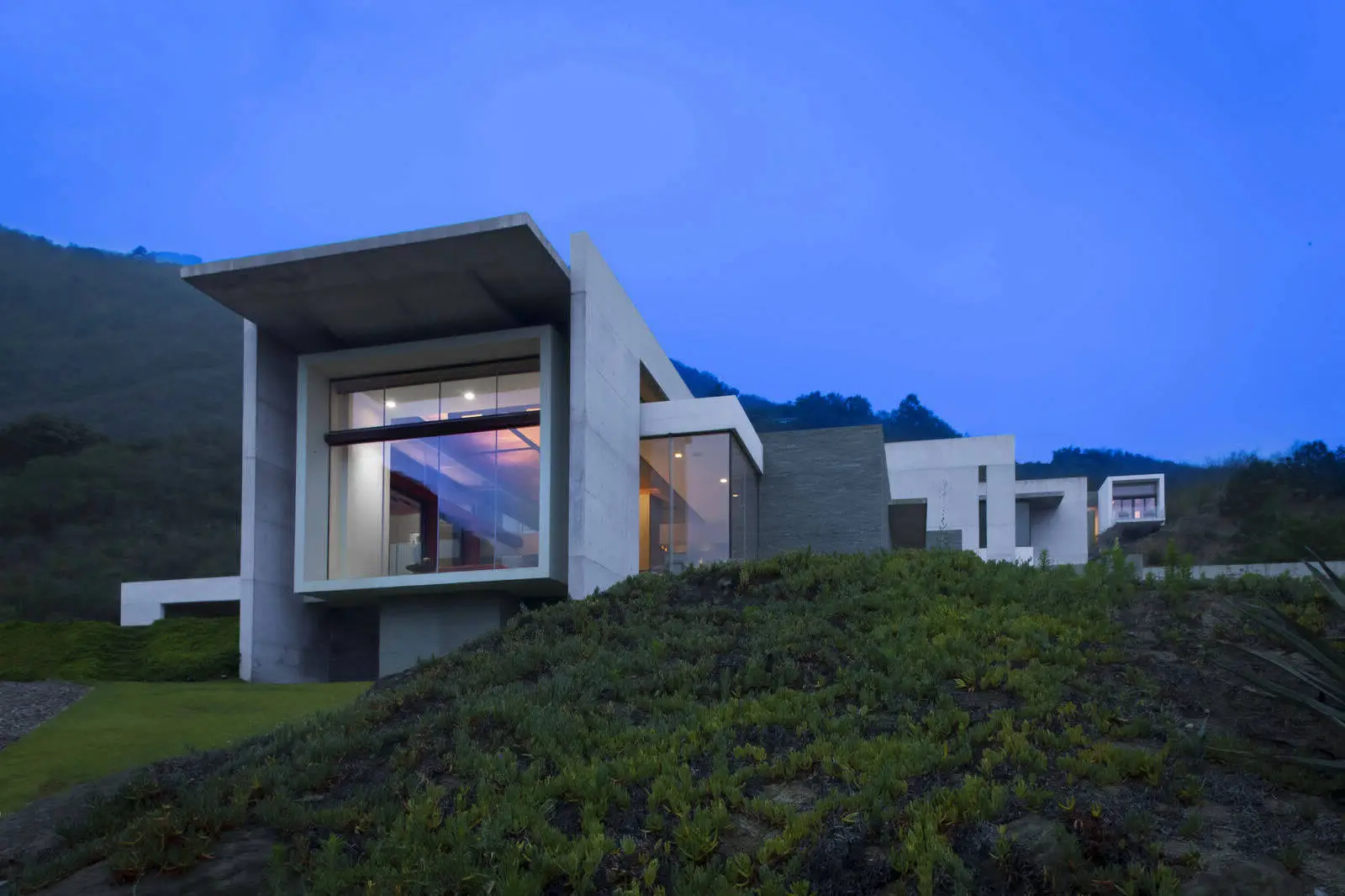 Дім у підніжжі горного хребта в Мексиці - Gallery image 1