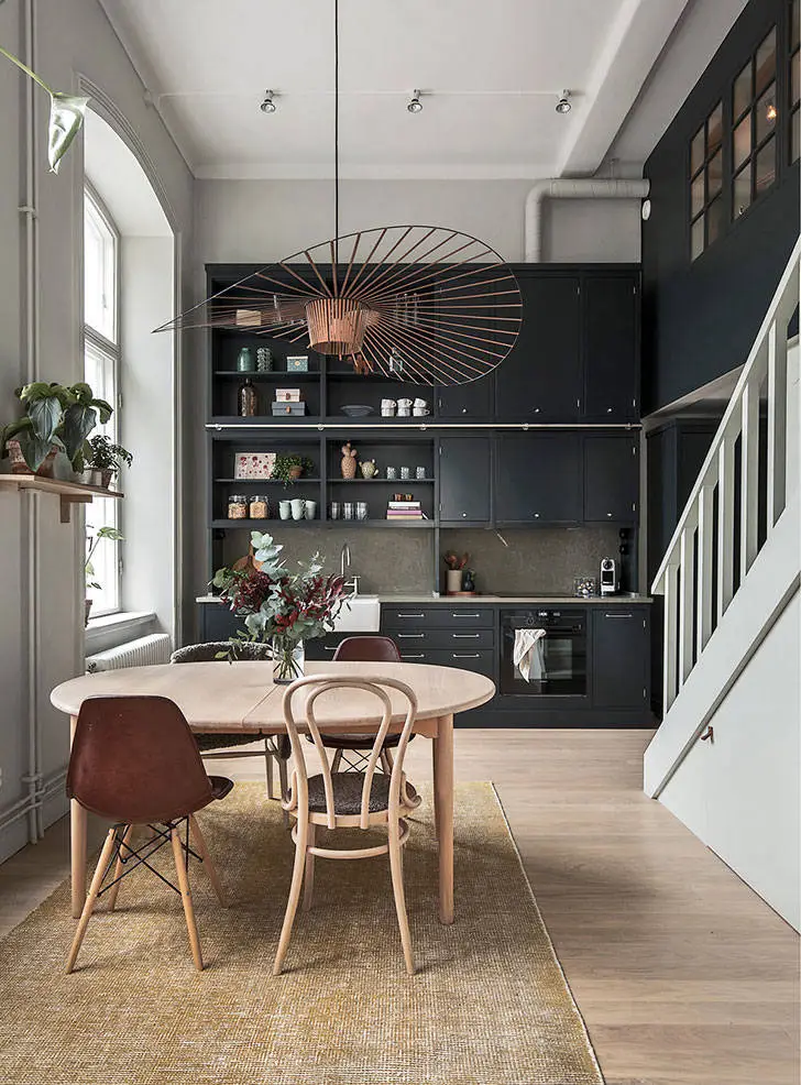 Apartamento con techos altos y dormitorio en ático en Estocolmo - Gallery image 6