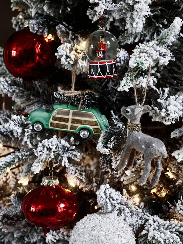 Насичені темні відтінки та святковий інтер'єр: чому б ні? - Gallery image 23