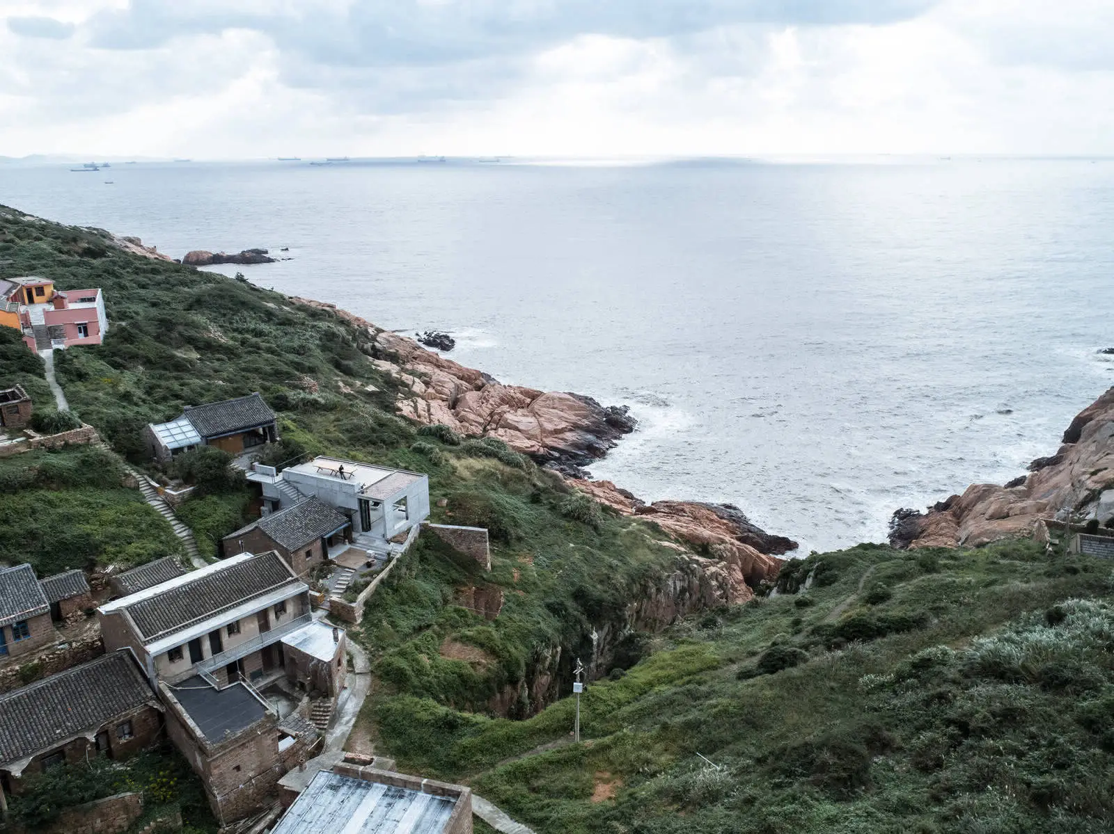 Два старих будинки в Китаї, перетворені на сучасну резиденцію - Gallery image 11