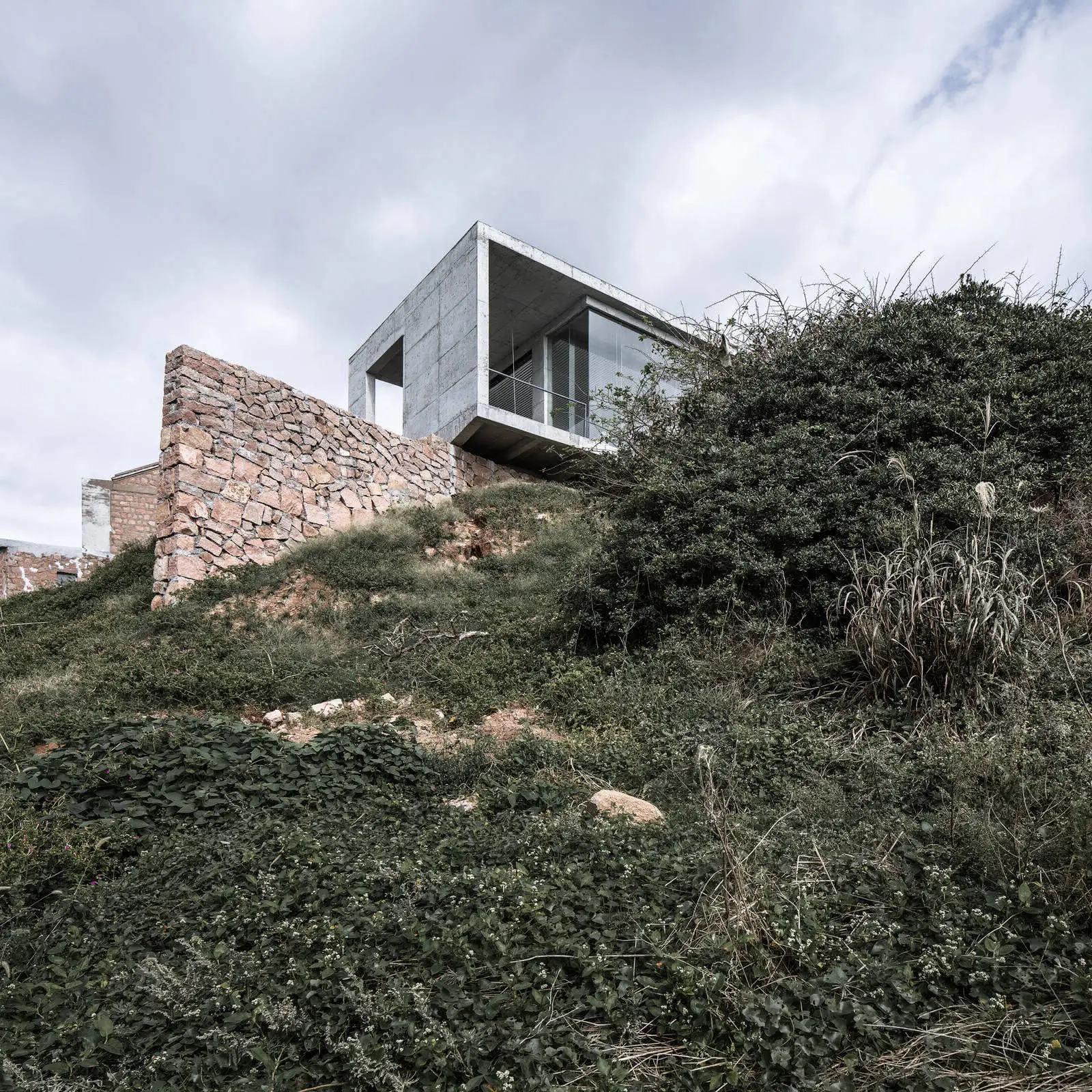 Два старих будинки в Китаї, перетворені на сучасну резиденцію - Gallery image 13