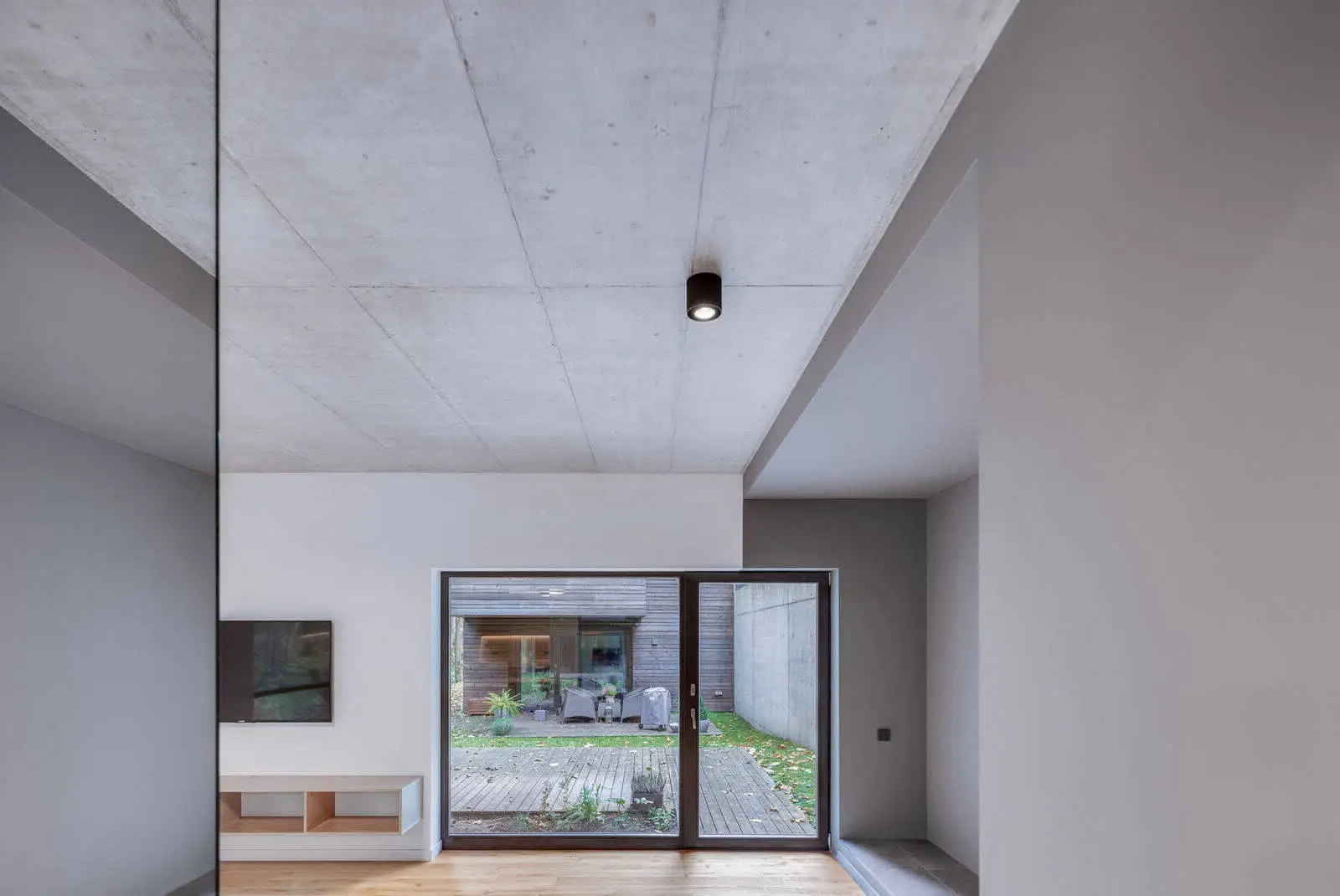 Дім The Greywall, представленний YCL studio у Вільнюсі - Gallery image 14