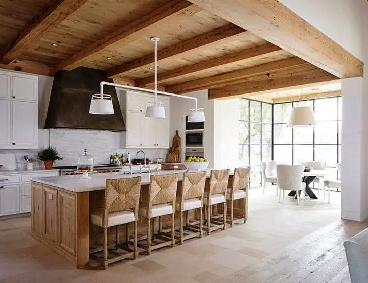 Madera y tonos claros: casa espaciosa en Texas - Gallery image 4