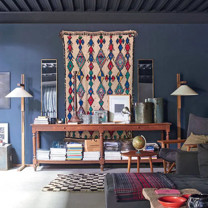 Французький лофт декоратора в темних тонах - Gallery image 6