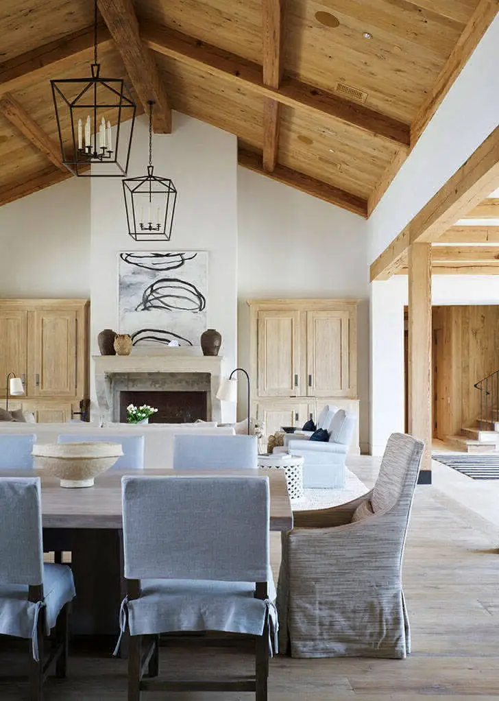 Madera y tonos claros: casa espaciosa en Texas - Gallery image 0