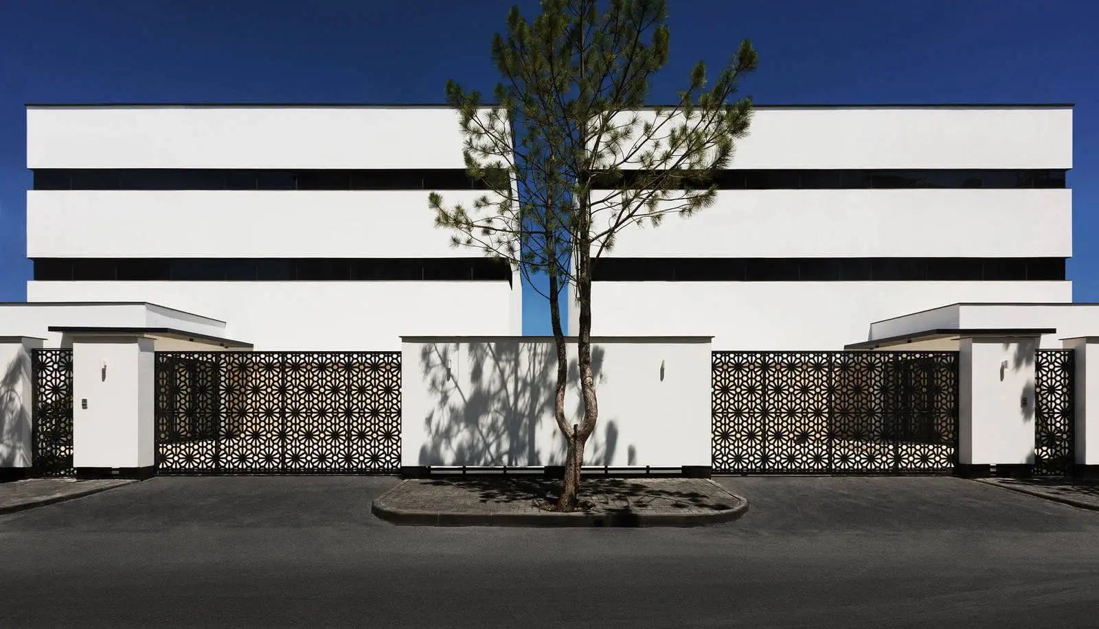 Розкішний резиденційний будинок від M3 Architects на березі Чорного моря - Gallery image 2