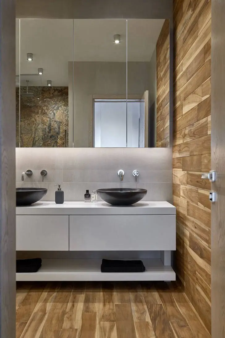 Meuble en cuir et mur en brique : appartement élégant à Moscou - Gallery image 14