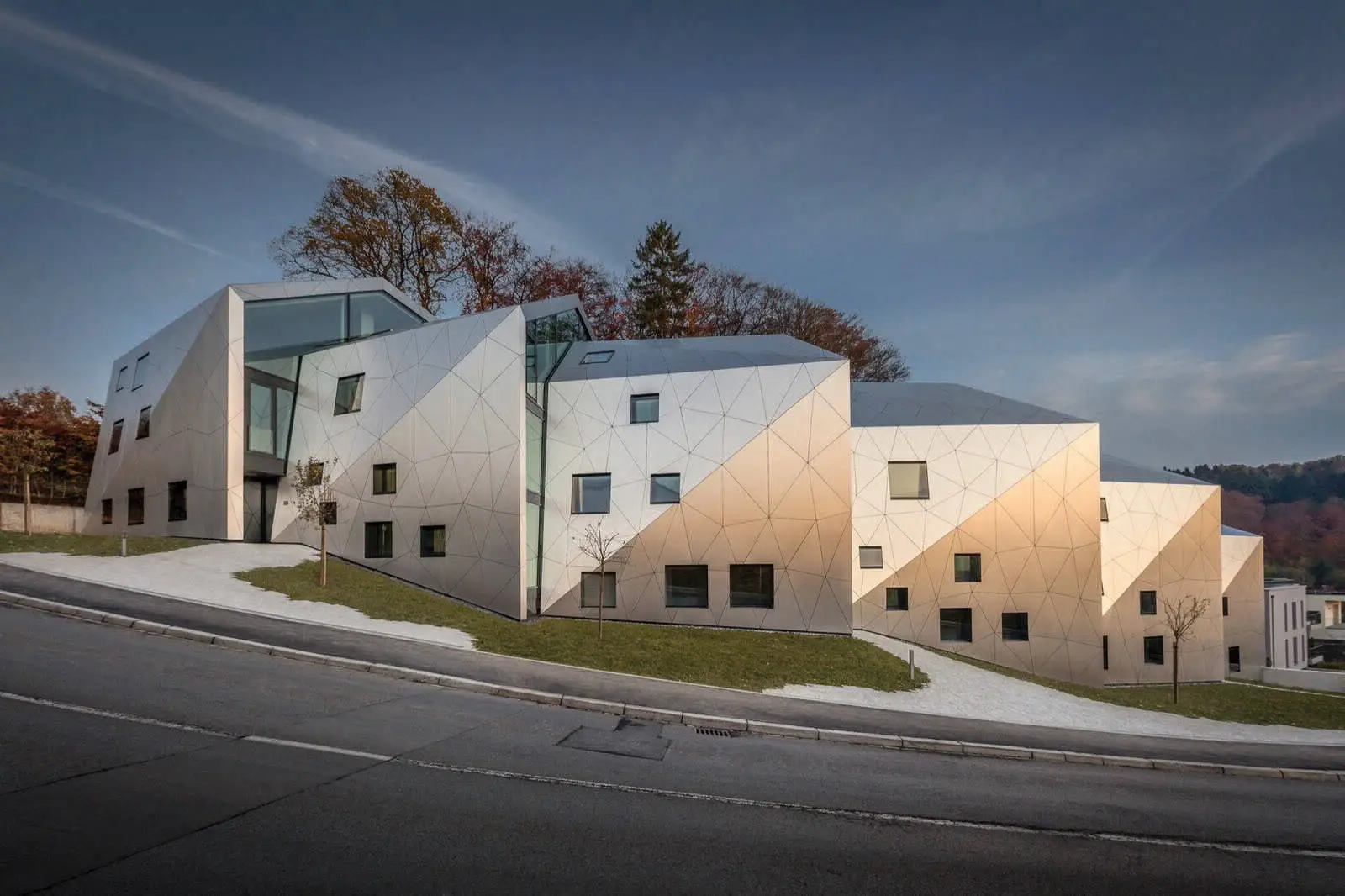 Дім на 15 квартир у Люксембурзі - Gallery image 1