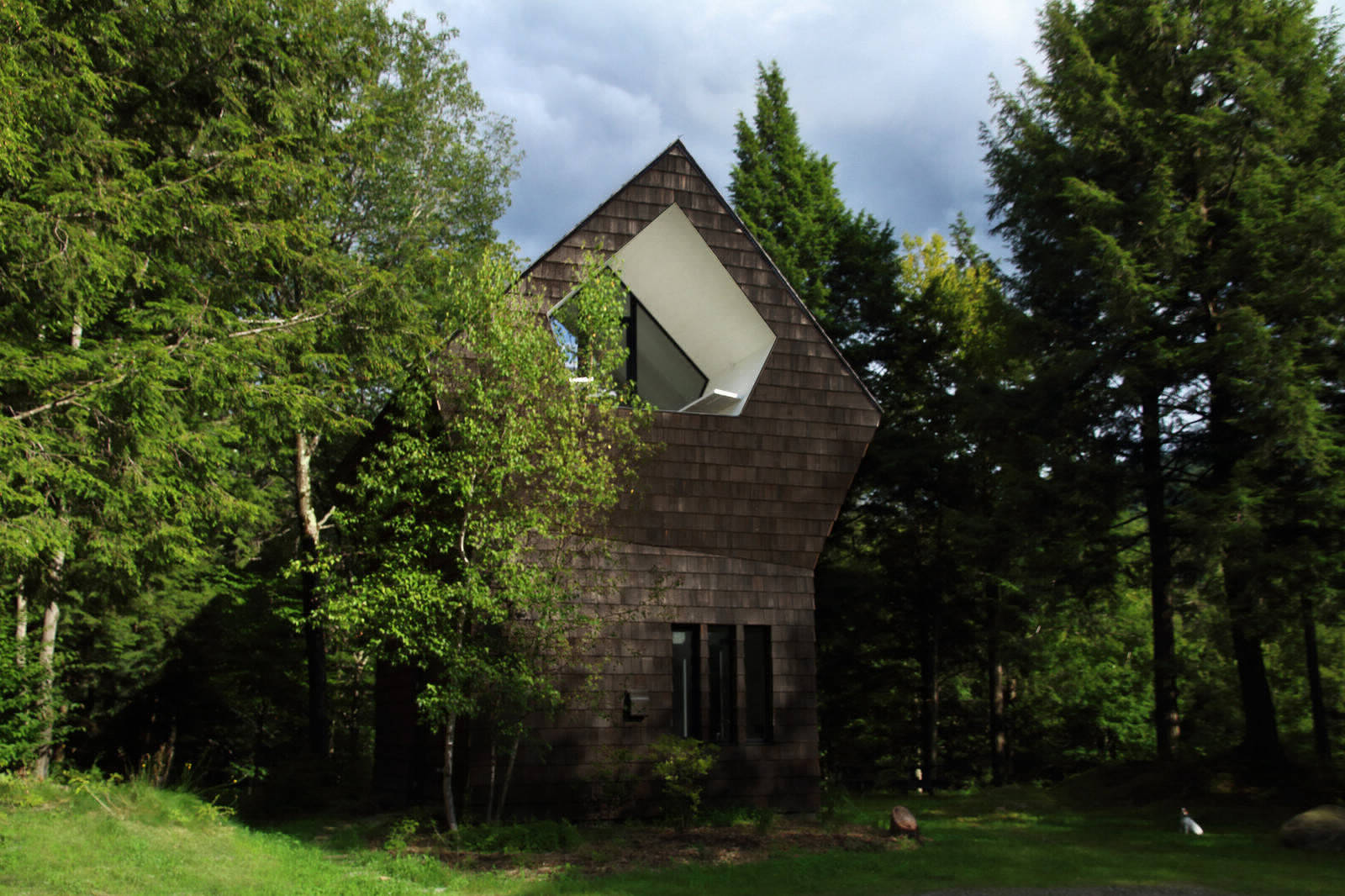 Укромный дом в канадских лесах