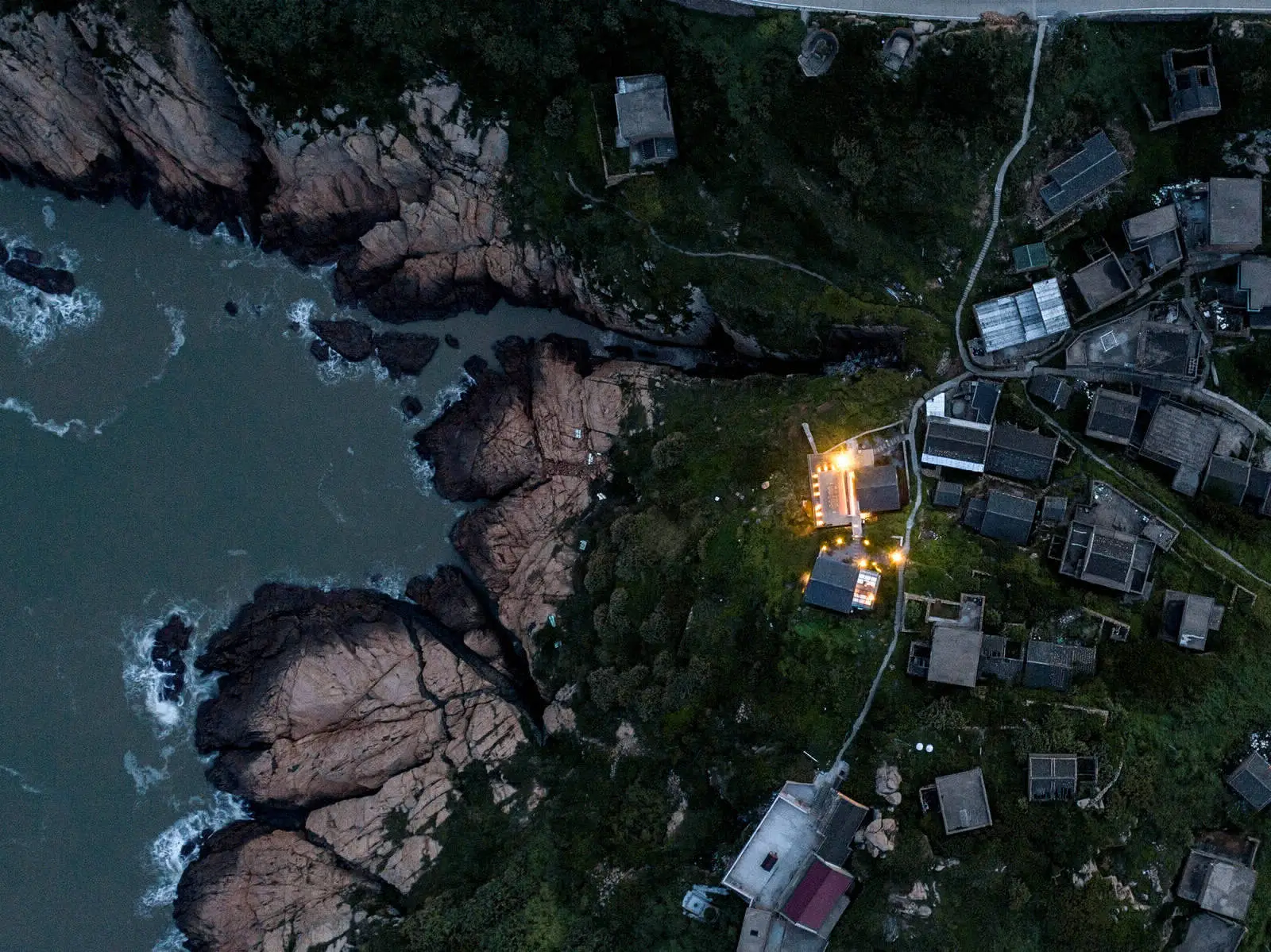 Два старих будинки в Китаї, перетворені на сучасну резиденцію - Gallery image 40