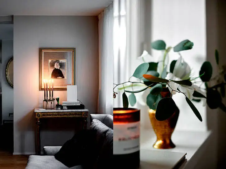 Річний декор у темних відтонах у будинку у Фінляндії - Gallery image 4