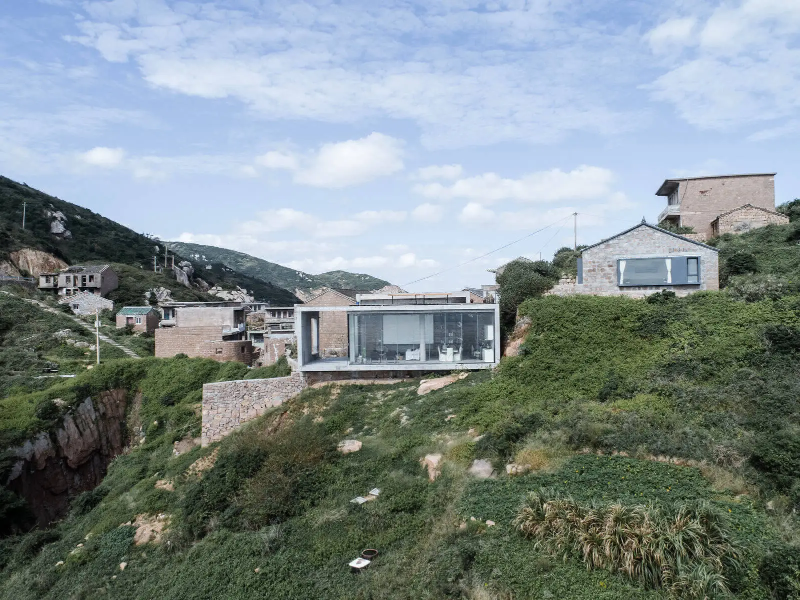 Два старих будинки в Китаї, перетворені на сучасну резиденцію - Gallery image 14