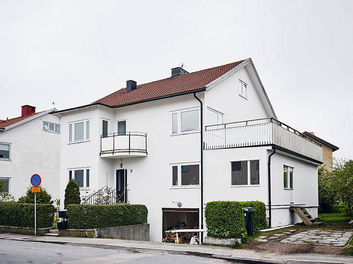 Уютный белый чердак: светлая квартира под крышей (60 кв. м)