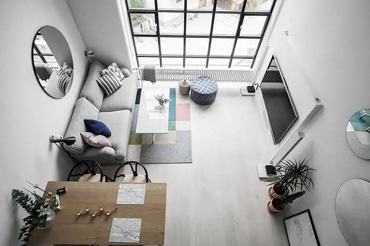 Apartamento pequeño con gran ventana en Estocolmo (52 m²) - Gallery image 1