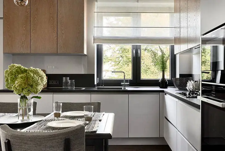 Meuble en cuir et mur en brique : appartement élégant à Moscou - Gallery image 8