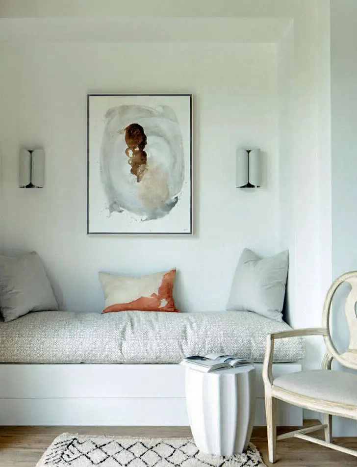 Madera y tonos claros: casa espaciosa en Texas - Gallery image 3