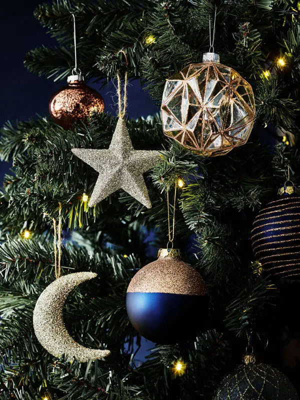 Насичені темні відтінки та святковий інтер'єр: чому б ні? - Gallery image 20