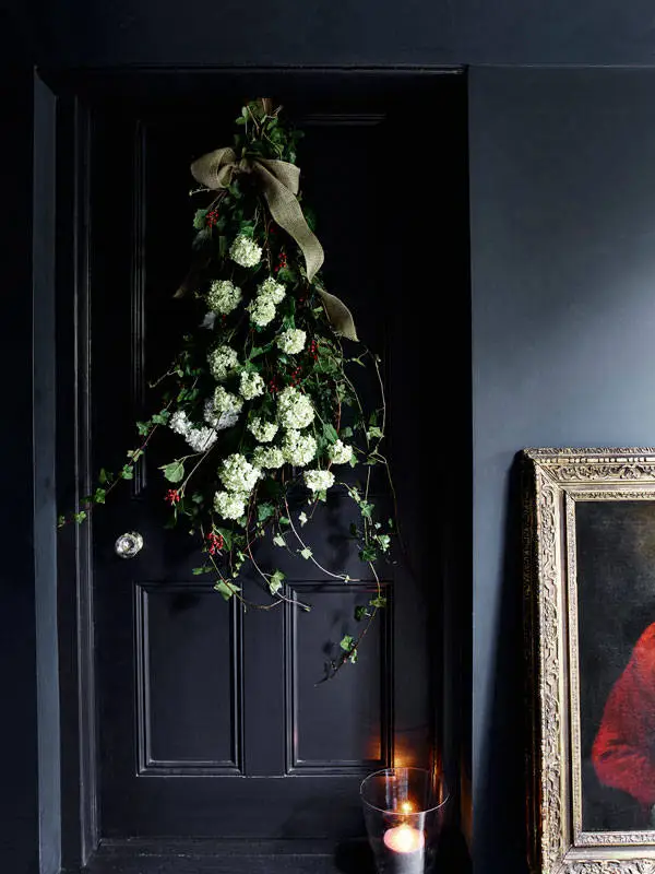 Насичені темні відтінки та святковий інтер'єр: чому б ні? - Gallery image 13