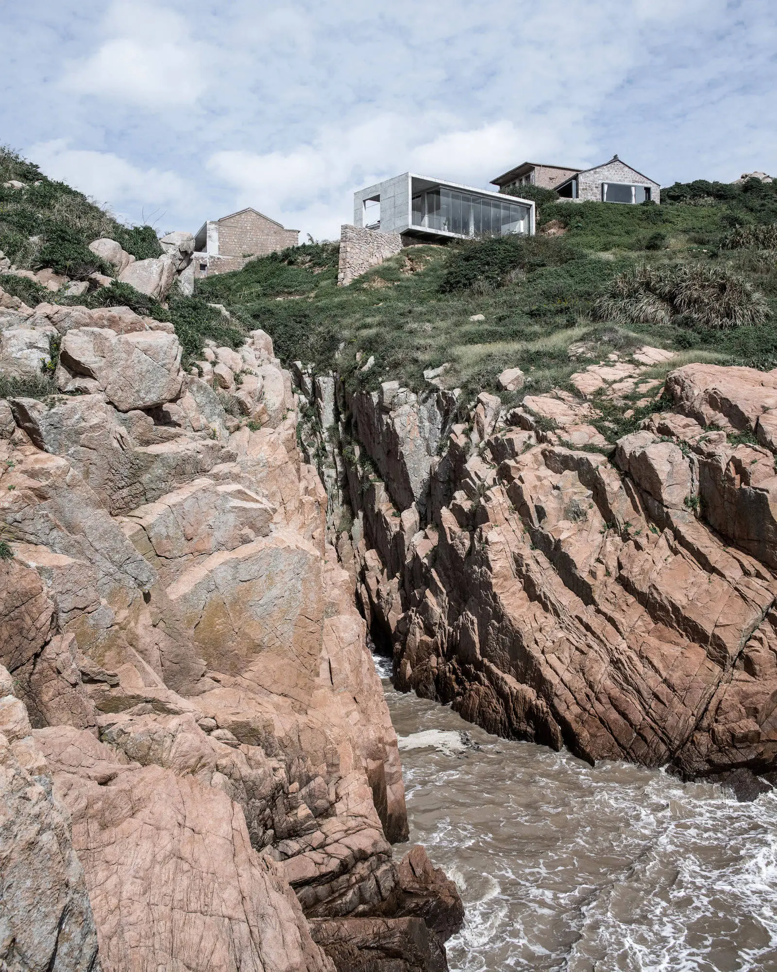 Два старих будинки в Китаї, перетворені на сучасну резиденцію - Gallery image 9