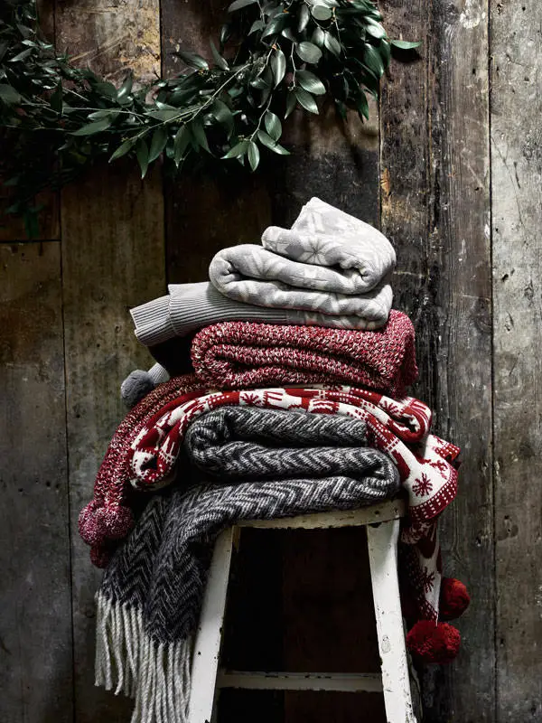 Насичені темні відтінки та святковий інтер'єр: чому б ні? - Gallery image 24