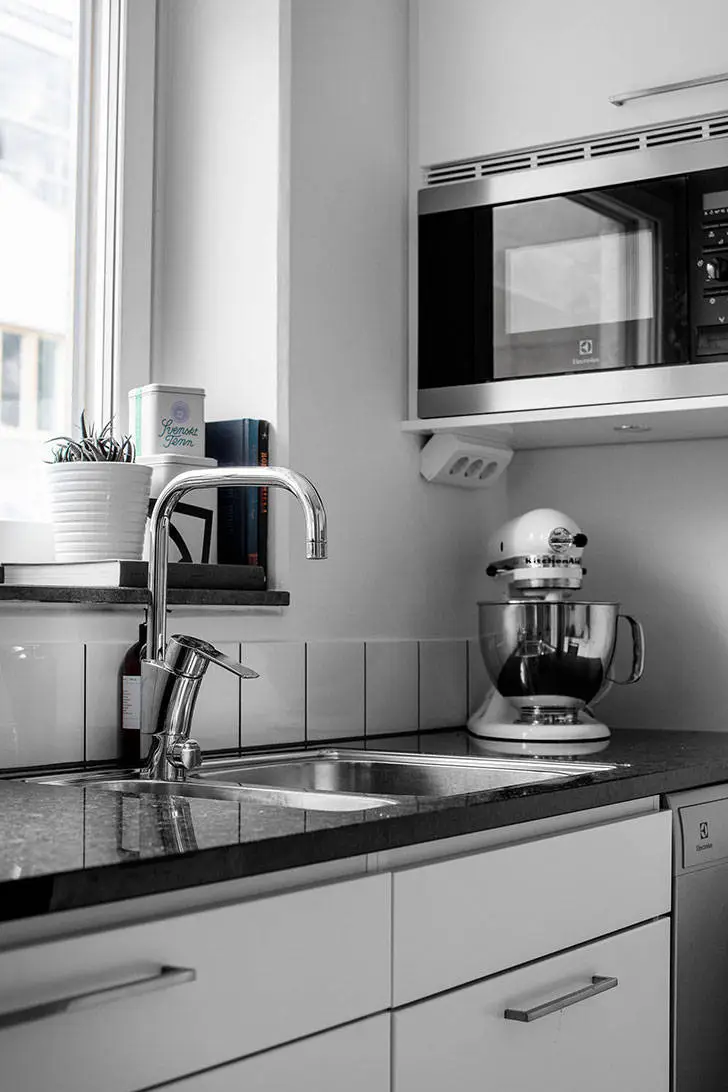 Apartamento pequeño con gran ventana en Estocolmo (52 m²) - Gallery image 6