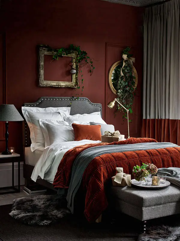 Насичені темні відтінки та святковий інтер'єр: чому б ні? - Gallery image 9