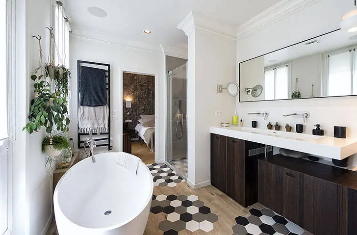 Paris Apartment with Blue Fireplace - Gallery image 11